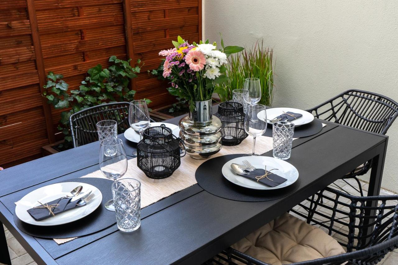 Suite Fuer 4 Mit Terrasse Im Herzen Der Innenstadt Schwerin  Exterior photo