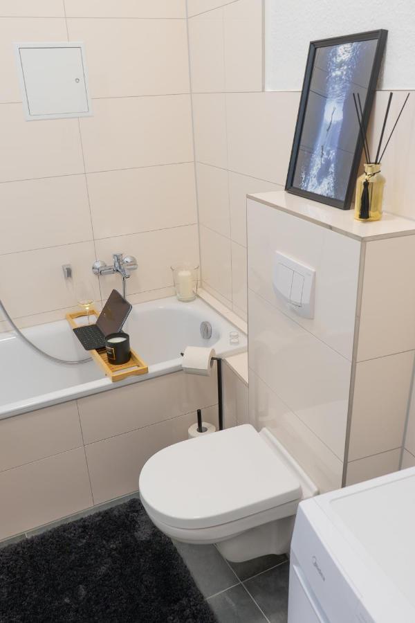 Suite Fuer 4 Mit Terrasse Im Herzen Der Innenstadt Schwerin  Exterior photo