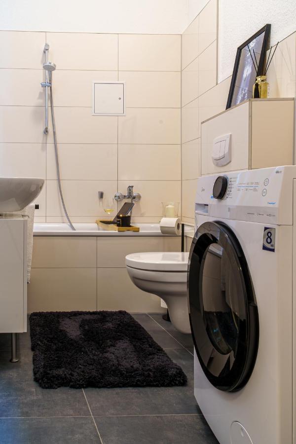 Suite Fuer 4 Mit Terrasse Im Herzen Der Innenstadt Schwerin  Exterior photo